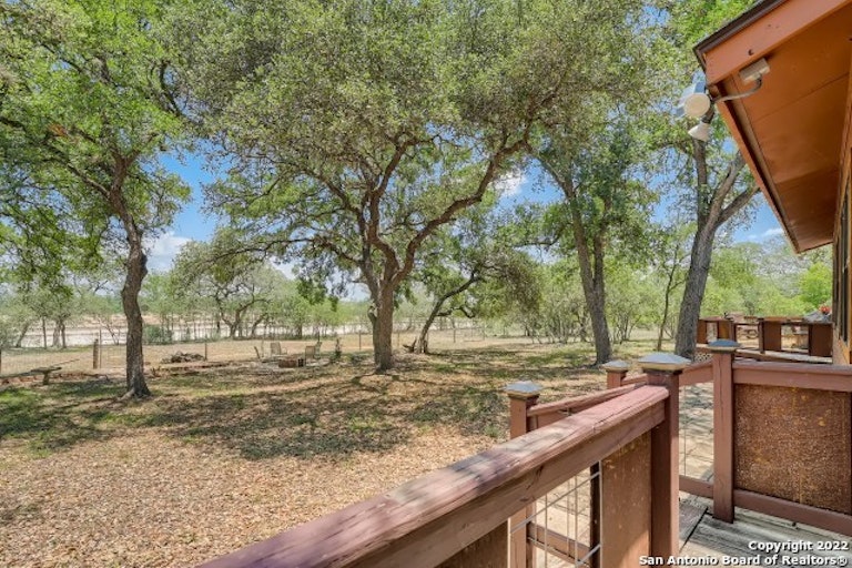 Photo 33 of 38 - 1122 Crescent Hill Dr, San Antonio, TX 78253