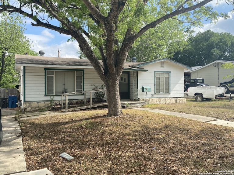 Photo 2 of 16 - 251 Glad, San Antonio, TX 78223