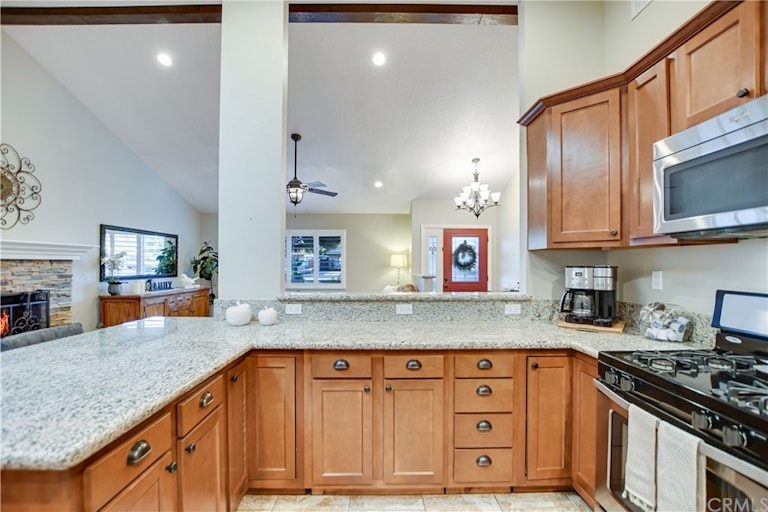 Photo 15 of 50 - 1986 Peyton Rd, La Verne, CA 91750