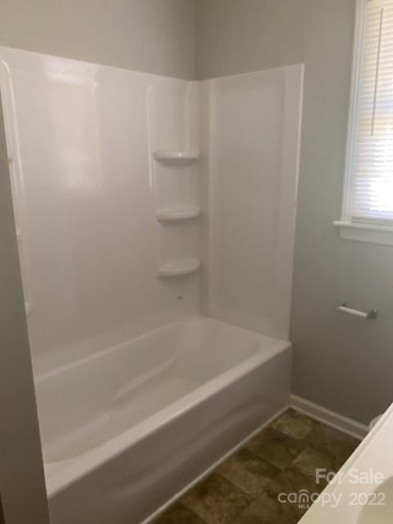 Photo 10 of 23 - 933 Clanton Rd, Charlotte, NC 28217