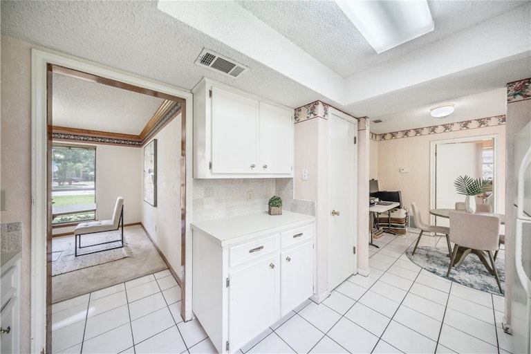 Photo 10 of 37 - 1501 Wilson Heights Dr, Austin, TX 78746