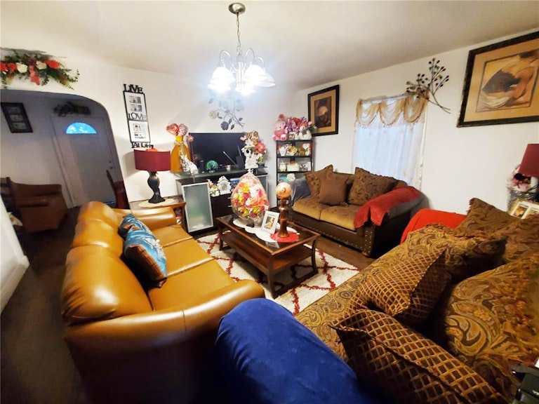 Photo 9 of 48 - 1617 Grand St, Orlando, FL 32805