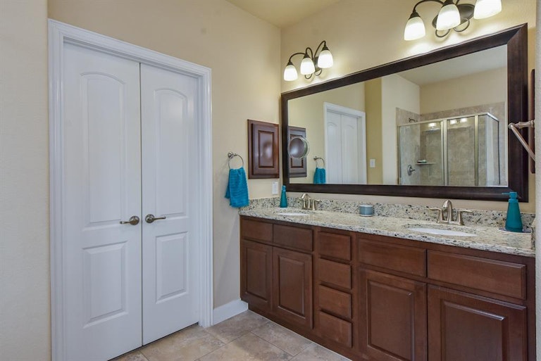 Photo 19 of 32 - 99 N Bacopa Dr, Spring, TX 77389