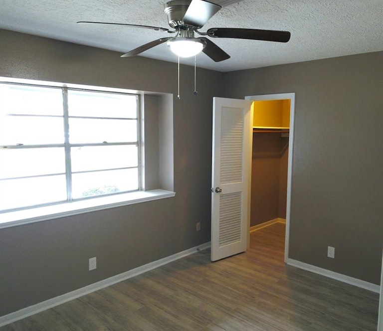 Photo 22 of 31 - 9427 Spellman Rd, Houston, TX 77031