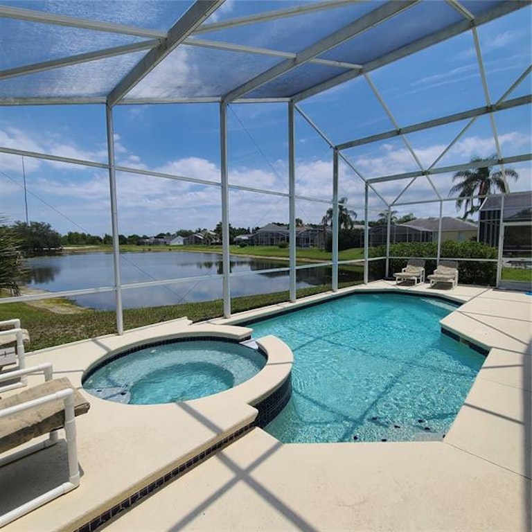 Photo 17 of 20 - 102 Hills Bay Dr, Davenport, FL 33896