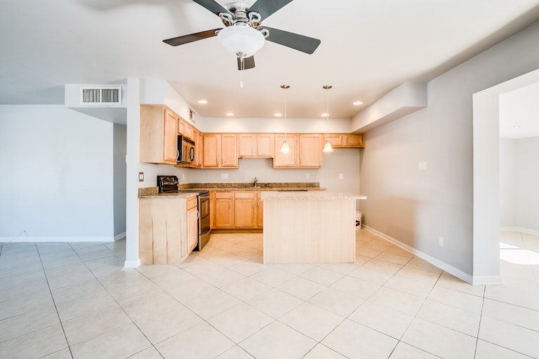 Photo 5 of 23 - 8725 E Chaparral Rd, Scottsdale, AZ 85250