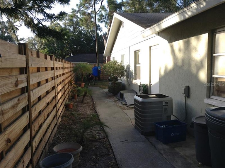 Photo 4 of 25 - 3042 Alta Vista St, Sarasota, FL 34237