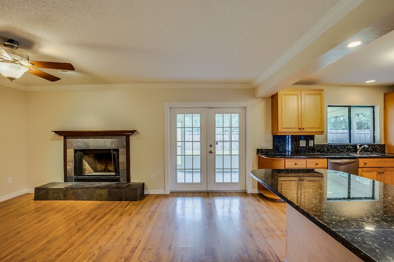 Photo 4 of 19 - 6724 Islander Ln, Tampa, FL 33615