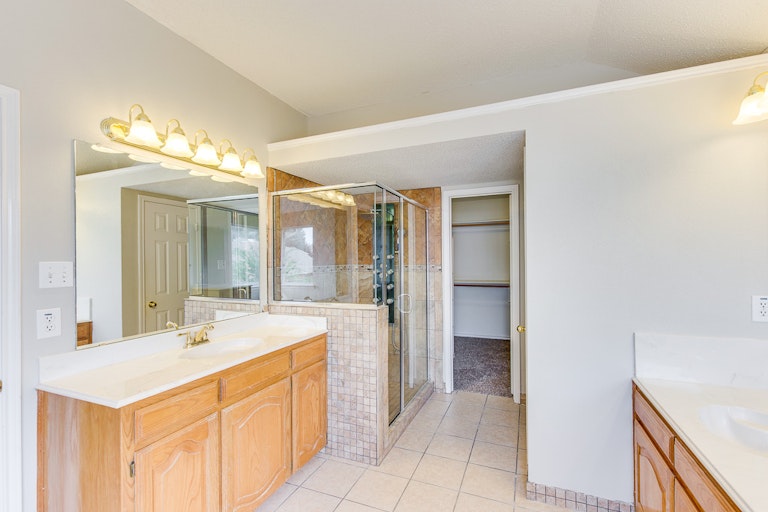 Photo 20 of 31 - 900 Heritage Pkwy S, Allen, TX 75002