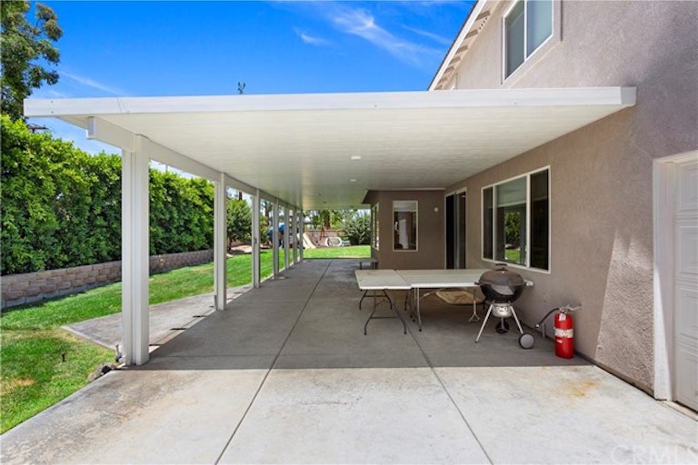 Photo 8 of 44 - 8215 Lantern Pl, Riverside, CA 92508