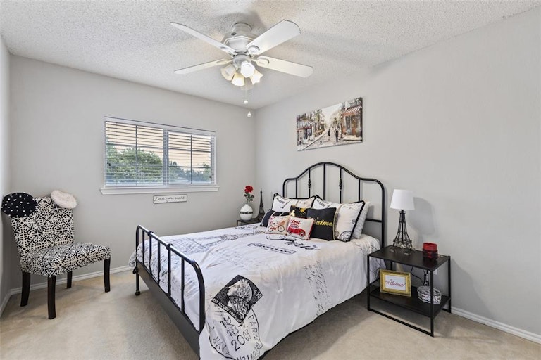 Photo 18 of 32 - 1105 Indian Trail Ct, Roanoke, TX 76262