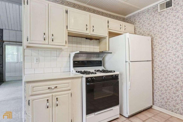 Photo 15 of 36 - 4500 Virginia Ave NW, Kennesaw, GA 30144