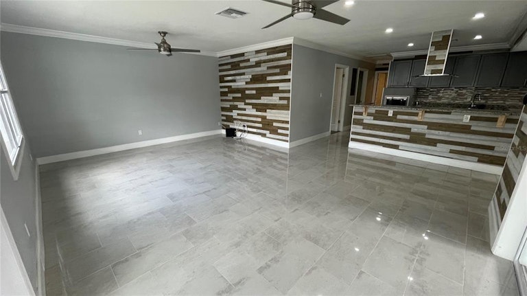 Photo 6 of 35 - 5103 N 30th St, Tampa, FL 33610