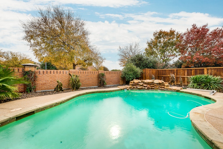 Photo 5 of 24 - 2802 Wildcreek Ct, Keller, TX 76248