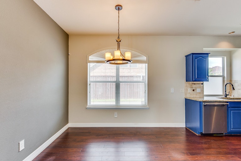 Photo 11 of 34 - 1132 Elm Brook Ct, Allen, TX 75002