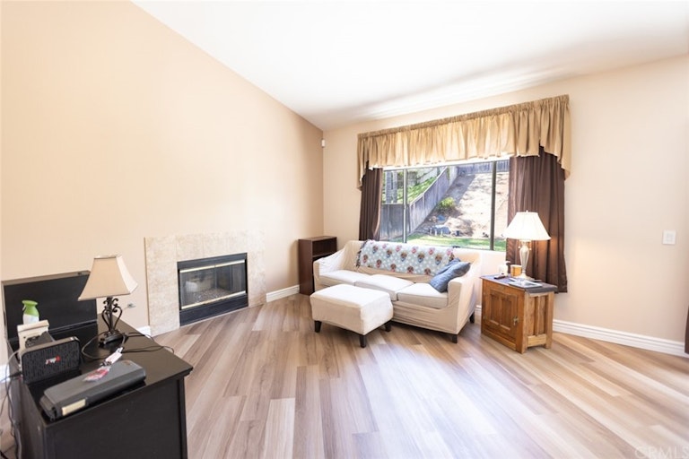 Photo 5 of 25 - 1480 Cherrywood Cir, Corona, CA 92881