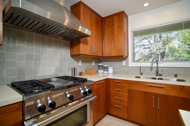 Photo 16 of 68 - 1940 Rolling Hills Rd, Sacramento, CA 95864