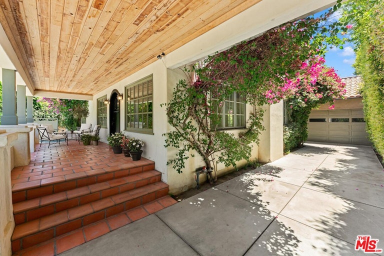 Photo 38 of 43 - 14208 Chandler Blvd, Sherman Oaks, CA 91401
