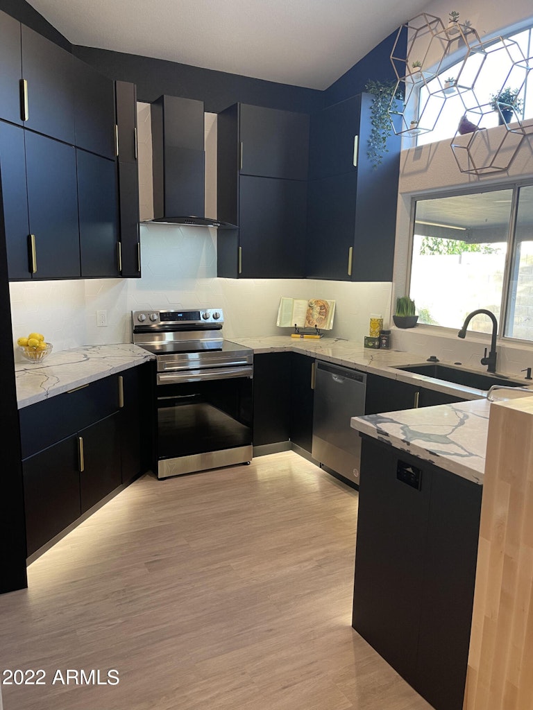 Photo 1 of 14 - 4629 E Hartford Ave, Phoenix, AZ 85032