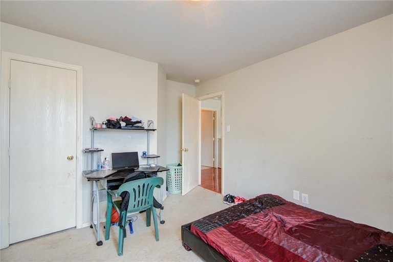 Photo 32 of 50 - 16651 Keegans Ridge Way Dr, Houston, TX 77083