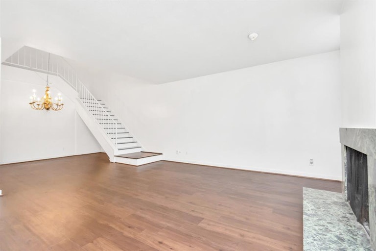 Photo 6 of 33 - 2409 Bering Dr #6, Houston, TX 77057