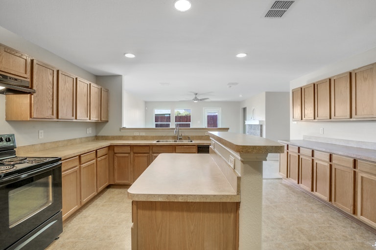 Photo 3 of 27 - 2432 Grand Rapids Dr, Fort Worth, TX 76177