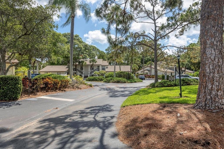 Photo 2 of 37 - 4793 Winslow Beacon #33, Sarasota, FL 34235