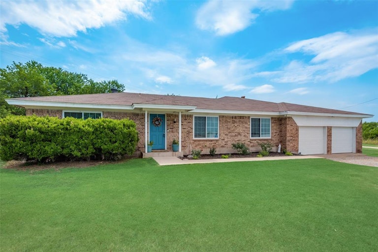 Photo 4 of 22 - 100 Chestnut St, Aledo, TX 76008
