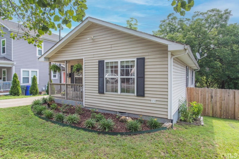 Photo 3 of 25 - 114 N Blacknall St, Durham, NC 27703