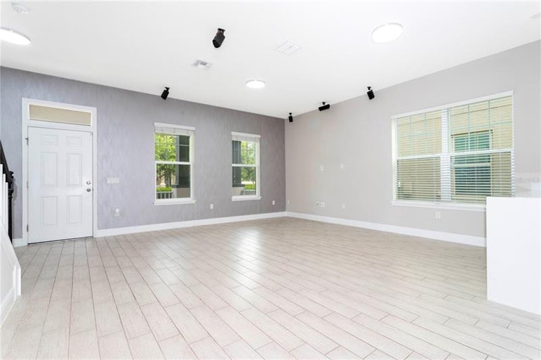 Photo 12 of 65 - 9313 Mira Valle Ln, Winter Garden, FL 34787