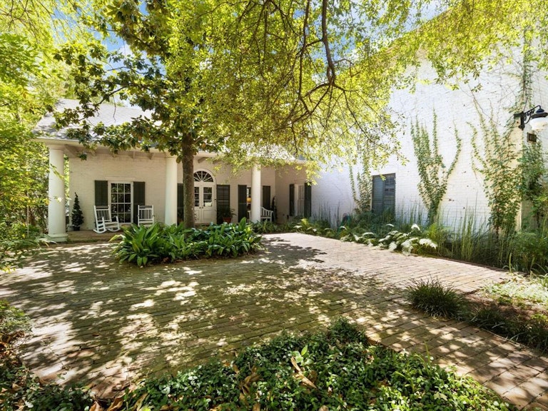 Photo 2 of 35 - 4908 Costa De Oro Ct, Arlington, TX 76017