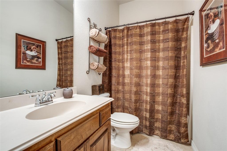 Photo 18 of 25 - 5833 Nathaniel Dr, Fort Worth, TX 76179