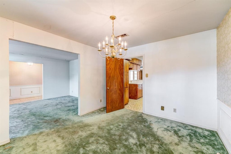 Photo 9 of 35 - 6031 Wigton Dr, Houston, TX 77096