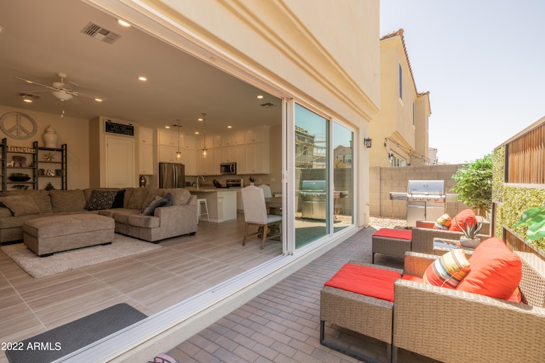 Photo 12 of 29 - 1553 E Megan St, Gilbert, AZ 85295