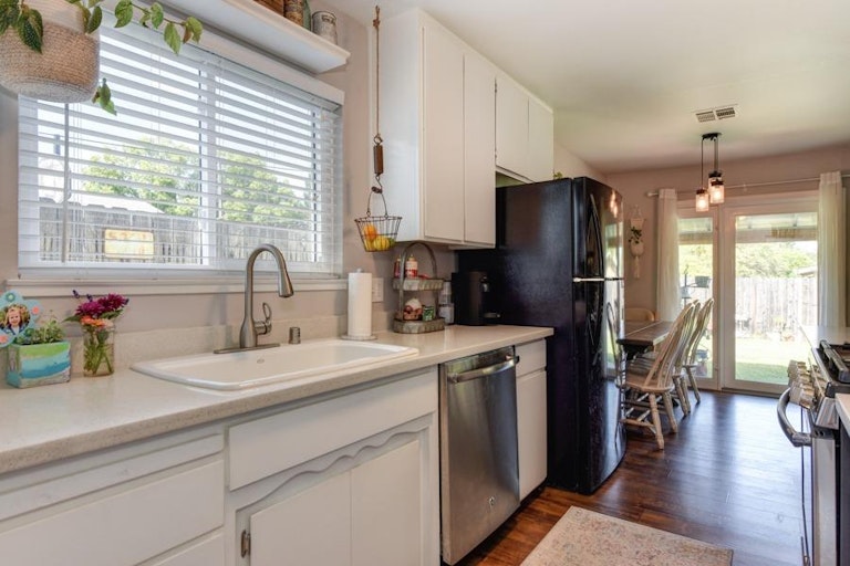 Photo 17 of 31 - 4137 California Ave, Carmichael, CA 95608