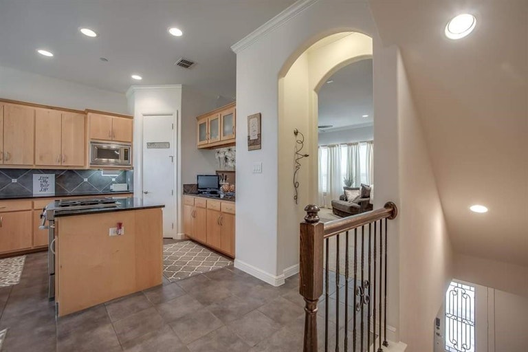 Photo 4 of 20 - 8244 Short St, Frisco, TX 75034