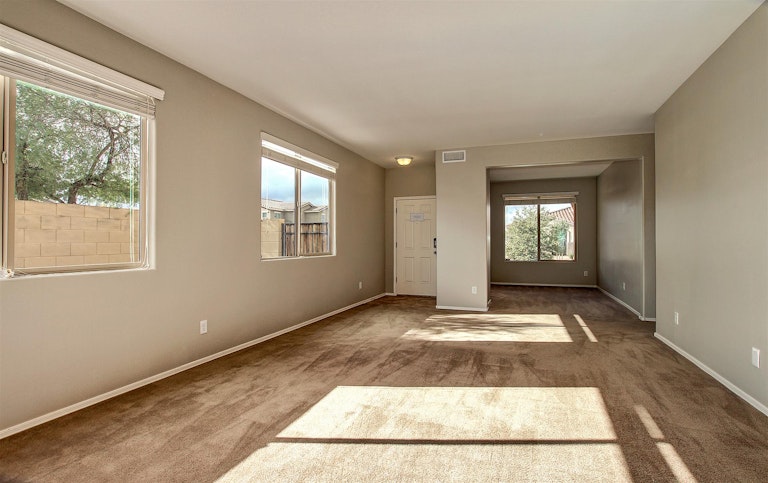 Photo 10 of 28 - 8121 S 23rd Dr, Phoenix, AZ 85041