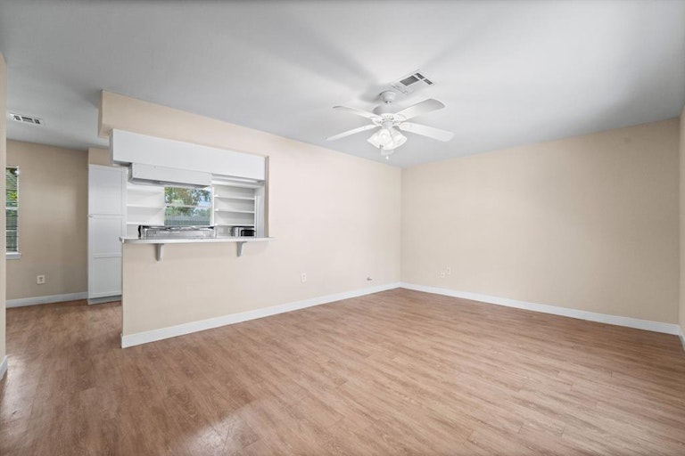 Photo 5 of 25 - 302 E 40th 1/2 St, Houston, TX 77018