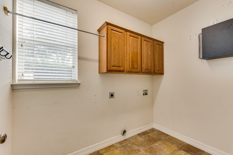 Photo 20 of 34 - 1132 Elm Brook Ct, Allen, TX 75002