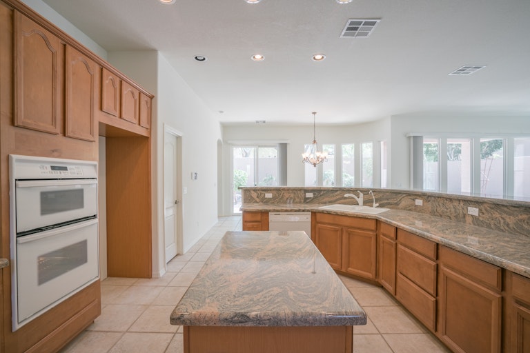 Photo 5 of 36 - 26075 N 85th Dr, Peoria, AZ 85383