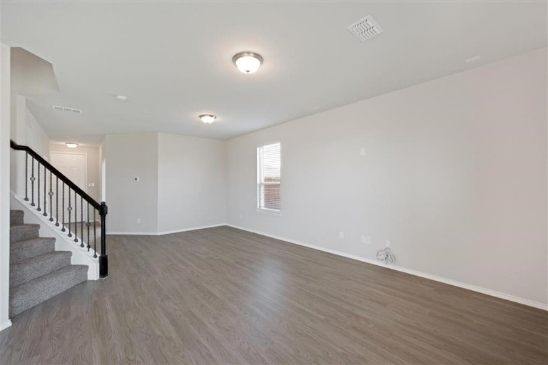 Photo 10 of 36 - 2900 Fox Trail Ln, Fort Worth, TX 76108