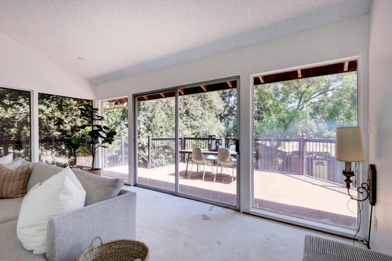 Photo 15 of 70 - 4040 Crondall Dr, Sacramento, CA 95864