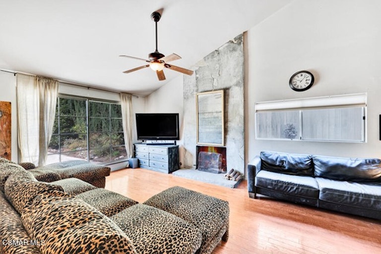 Photo 4 of 36 - 29301 Hillrise Dr, Agoura Hills, CA 91301