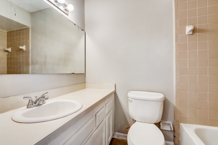 Photo 9 of 31 - 11228 Shady Glen Dr, Jacksonville, FL 32257