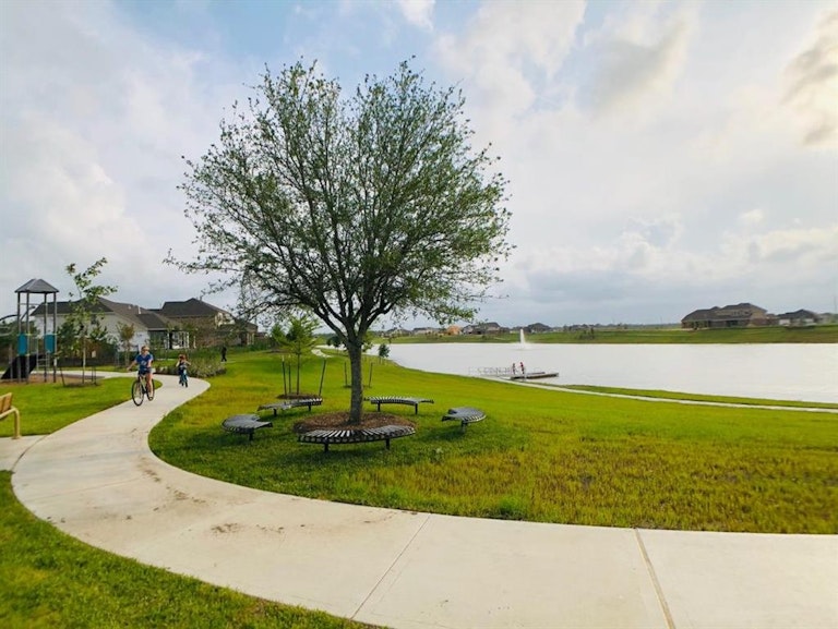 Photo 9 of 16 - 4322 Redford Valley Rd, Rosharon, TX 77583