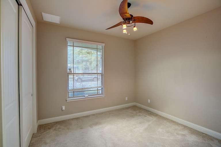 Photo 14 of 36 - 2620 Lightfoot Trl, Austin, TX 78745