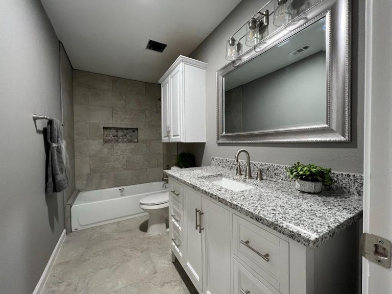 Photo 11 of 27 - 2038 Pebblebrook Trl, Irving, TX 75060