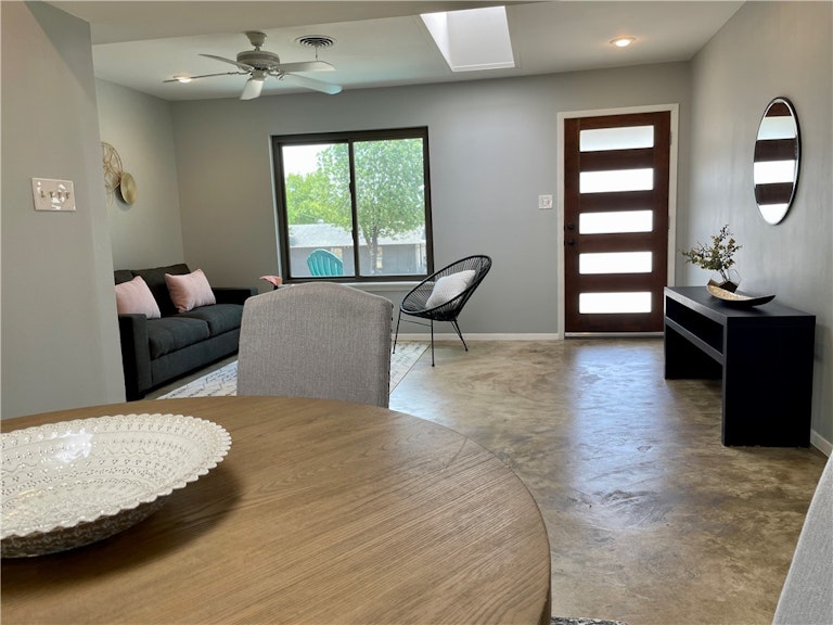 Photo 13 of 35 - 5409 Wellington Dr, Austin, TX 78723