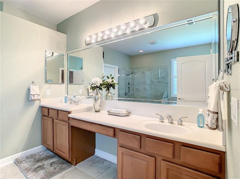 Photo 35 of 69 - 2704 Aloma Oaks Dr, Oviedo, FL 32765