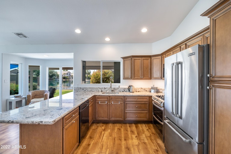 Photo 8 of 21 - 9035 W Lisbon Ln, Peoria, AZ 85381